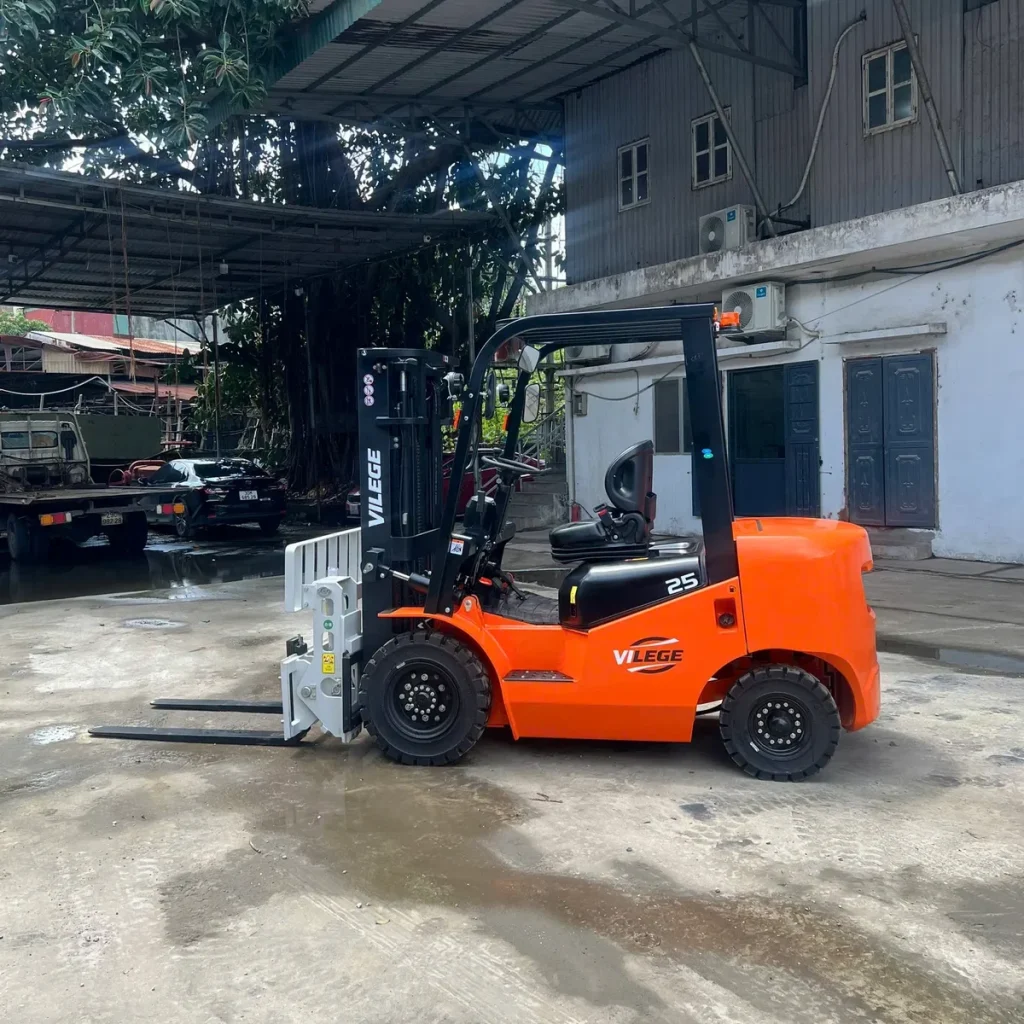 Xe Nâng Dầu Diesel VILEGE 2.5 Tấn (Mới 100%)