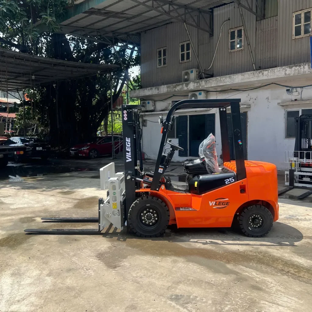 Xe Nâng Dầu Diesel VILEGE 2.5 Tấn (Mới 100%)
