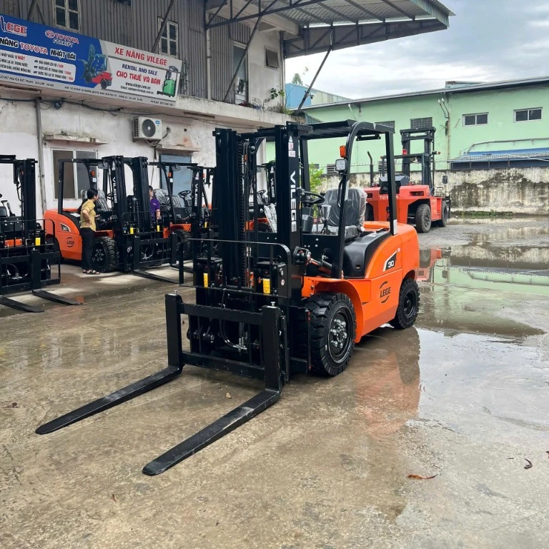 Xe Nâng Dầu Diesel VILEGE 3.0 Tấn góc chéo xưởng bãi